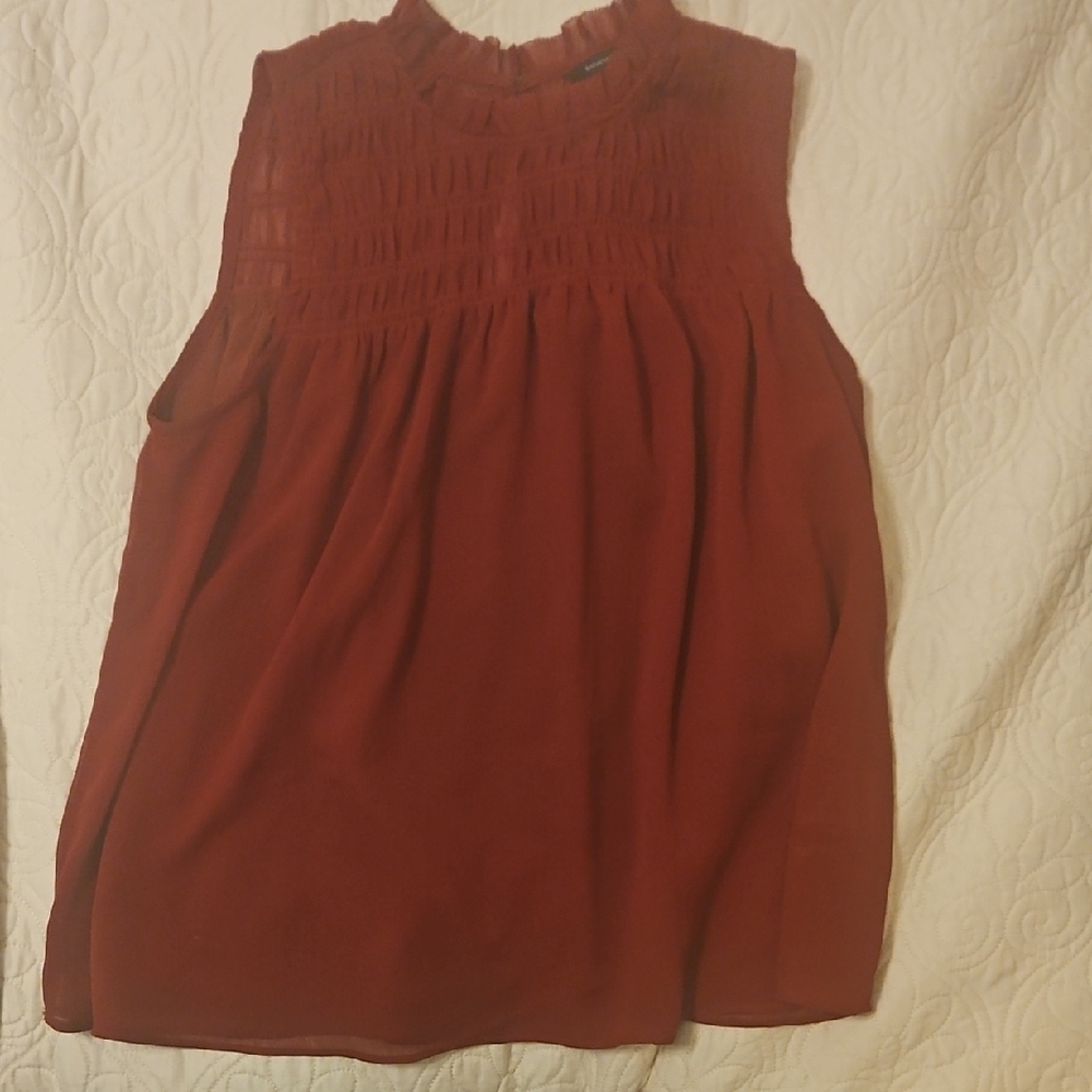 Chic Sleeveless Blouse in Deep Red